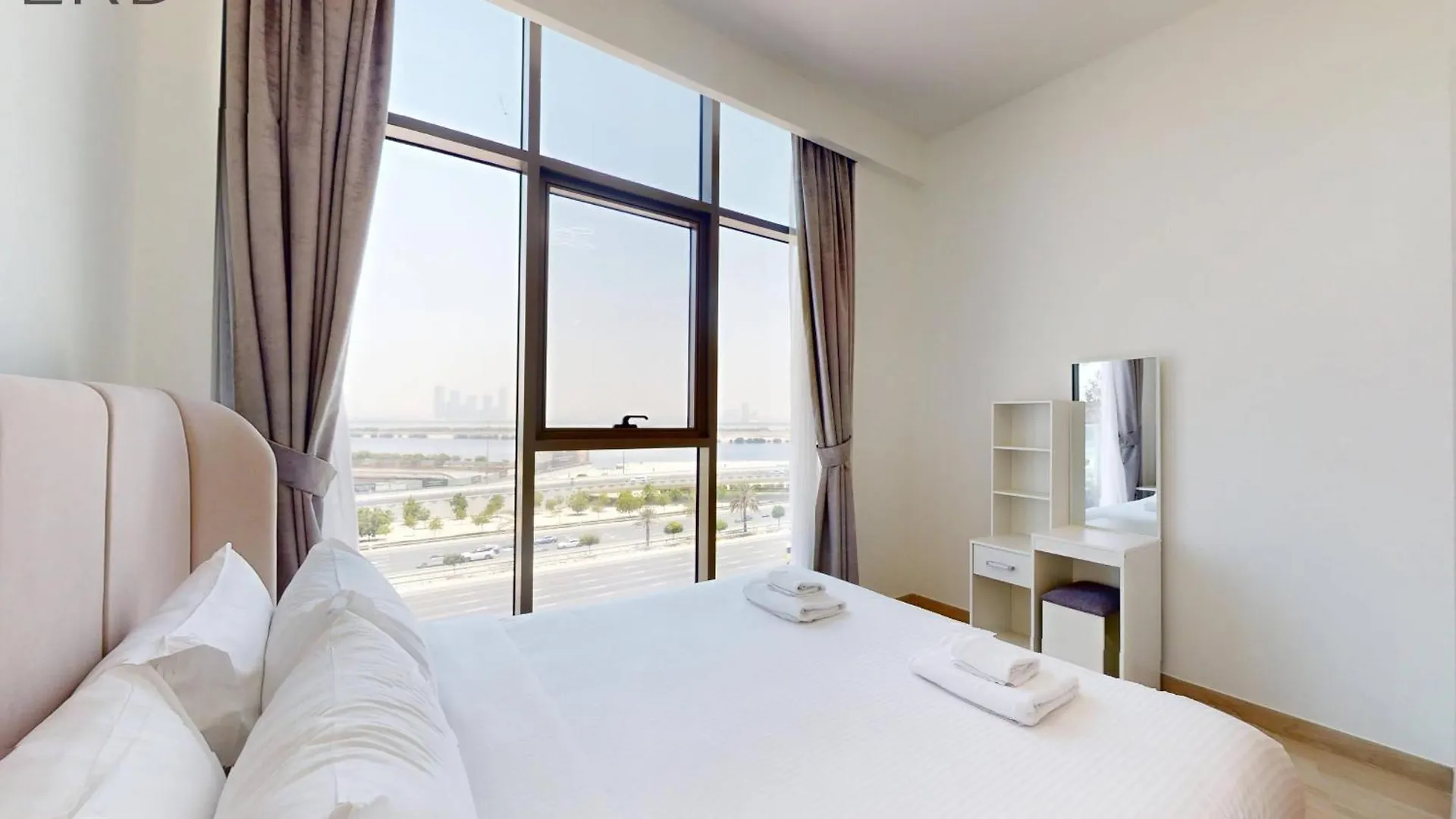 Cozy 1Br With Canal View Dubai Apartment